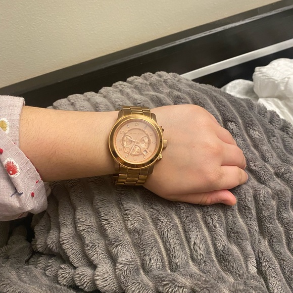 Michael Kors Layton Gold-Tone New with Tags Watch - Picture 11 of 11